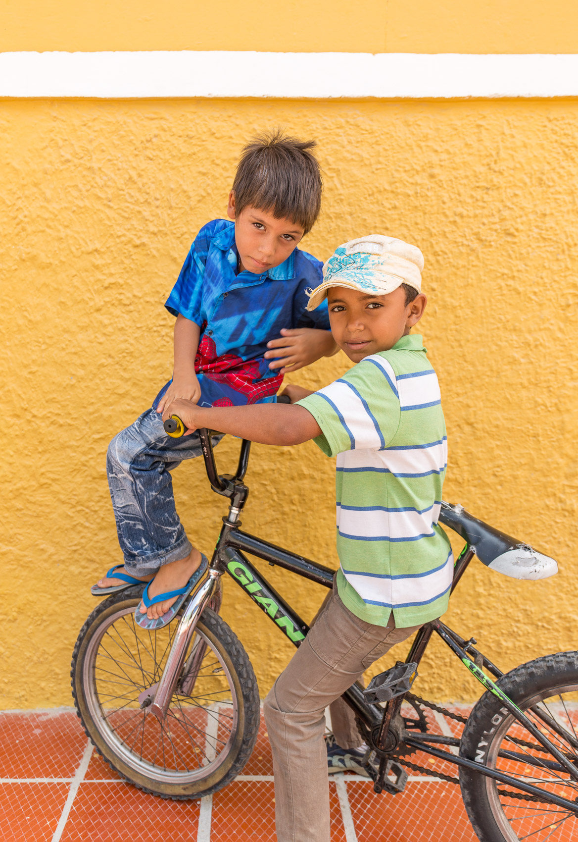 Colombia-Barranquilla-Boys-Bicycle