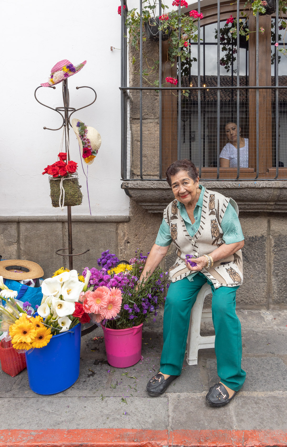 Guatemala-Antigua-Street-Flower-Seller