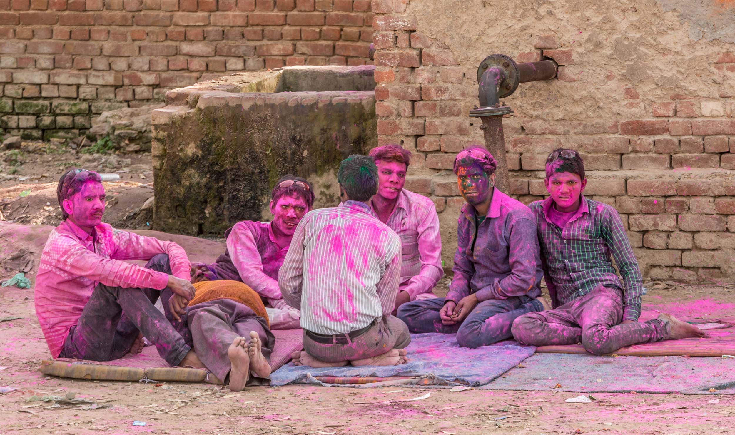 India-Barsana-Six-Pink-Men