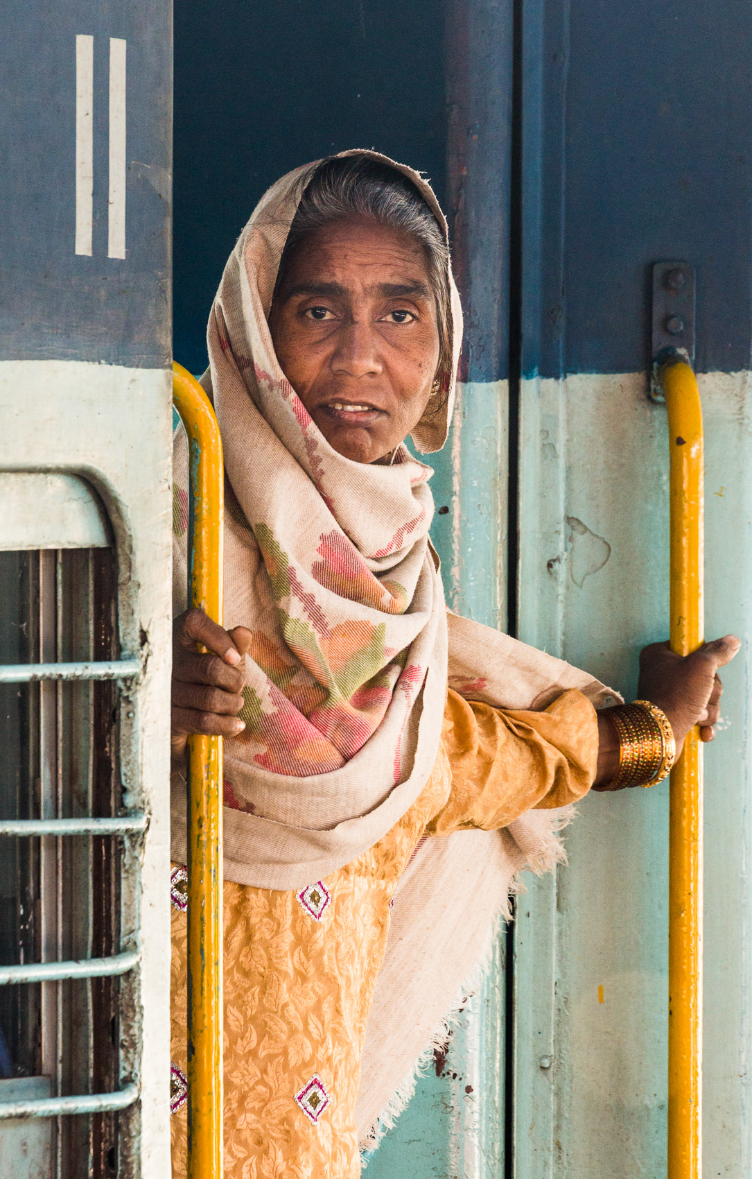India-Bundi-Train-Yellow-Sari