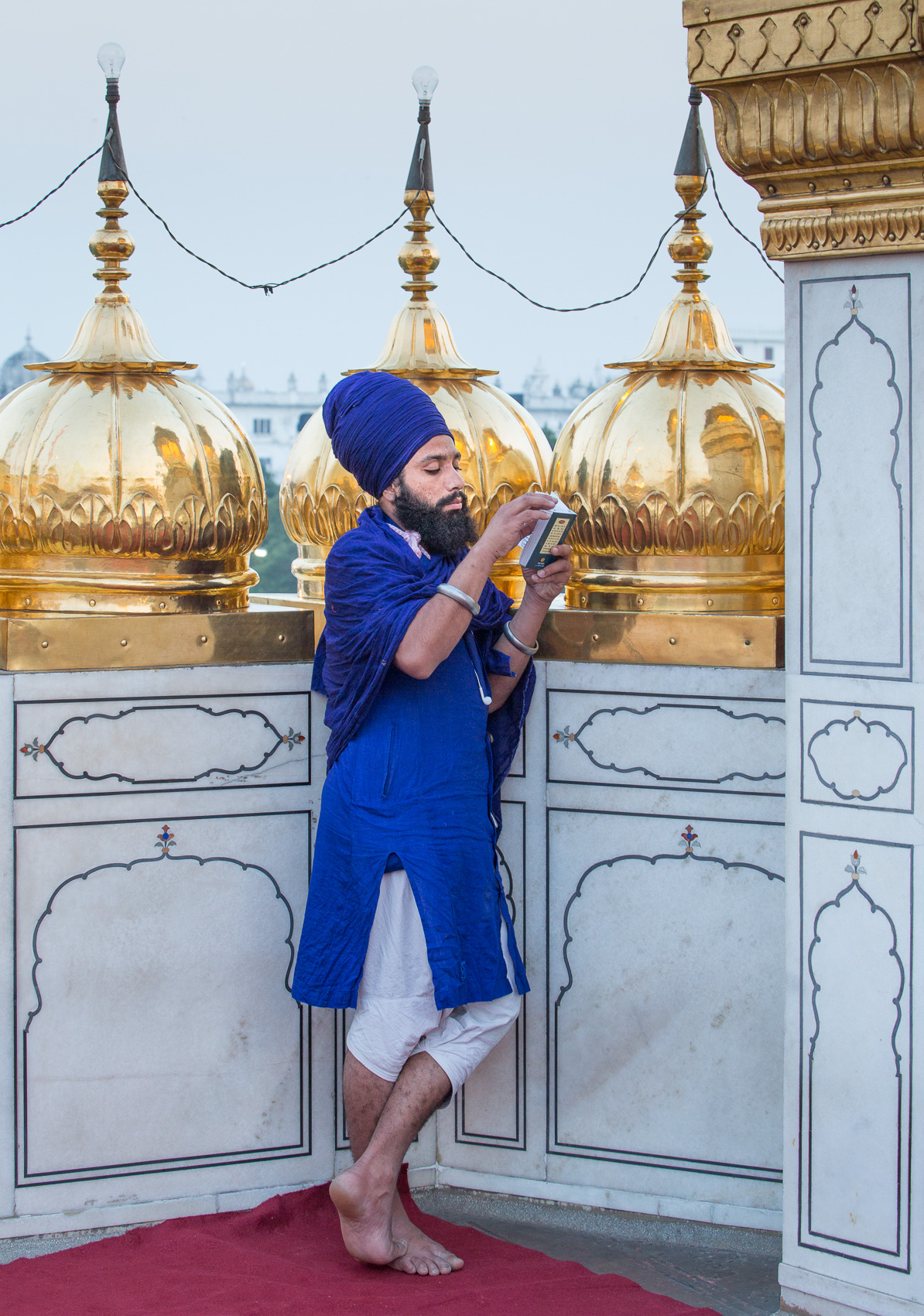 India-Punjab-Amritsar-Golden-Temple-Roof-Man